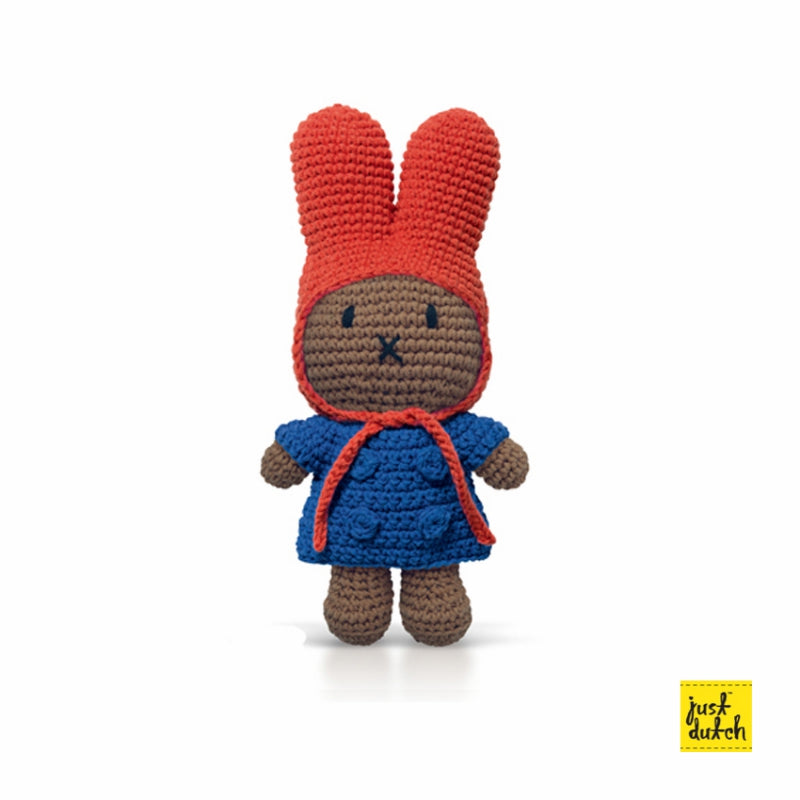 nina handmade en haar blauwe jas + rode muts